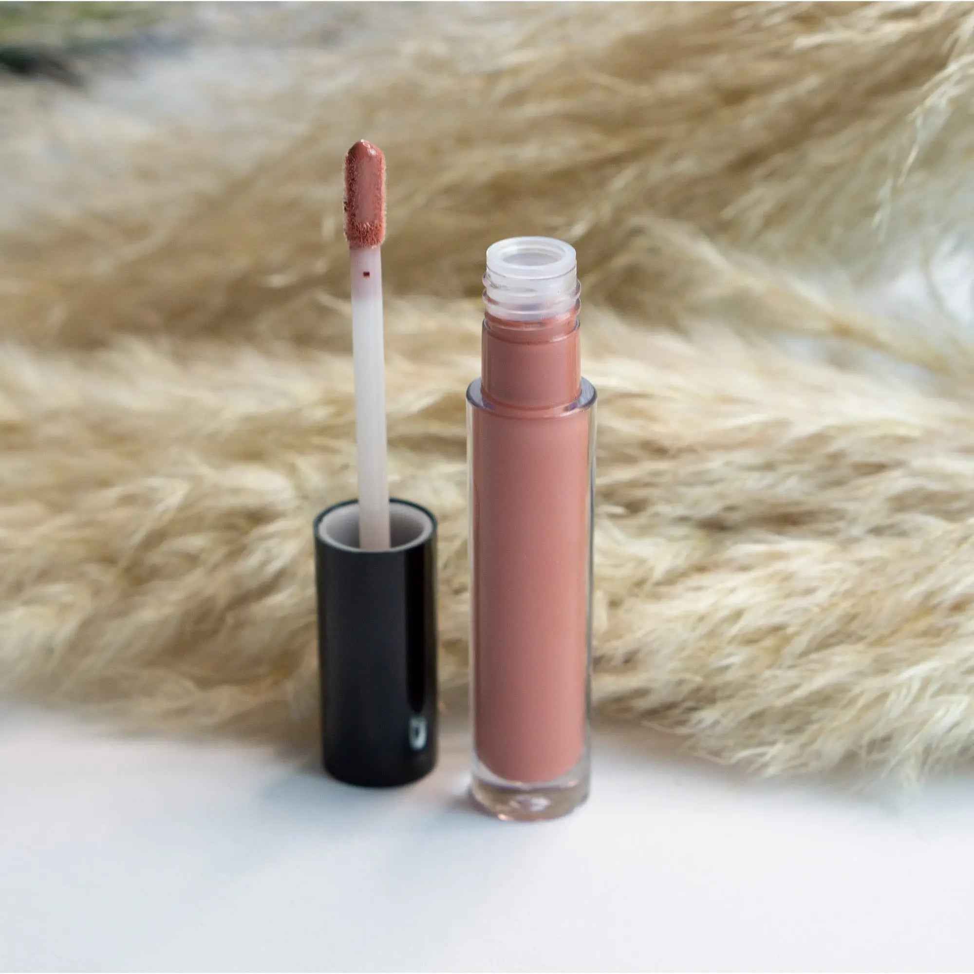 Lip Gloss Seduction - Irresistible Shine and Alluring Color