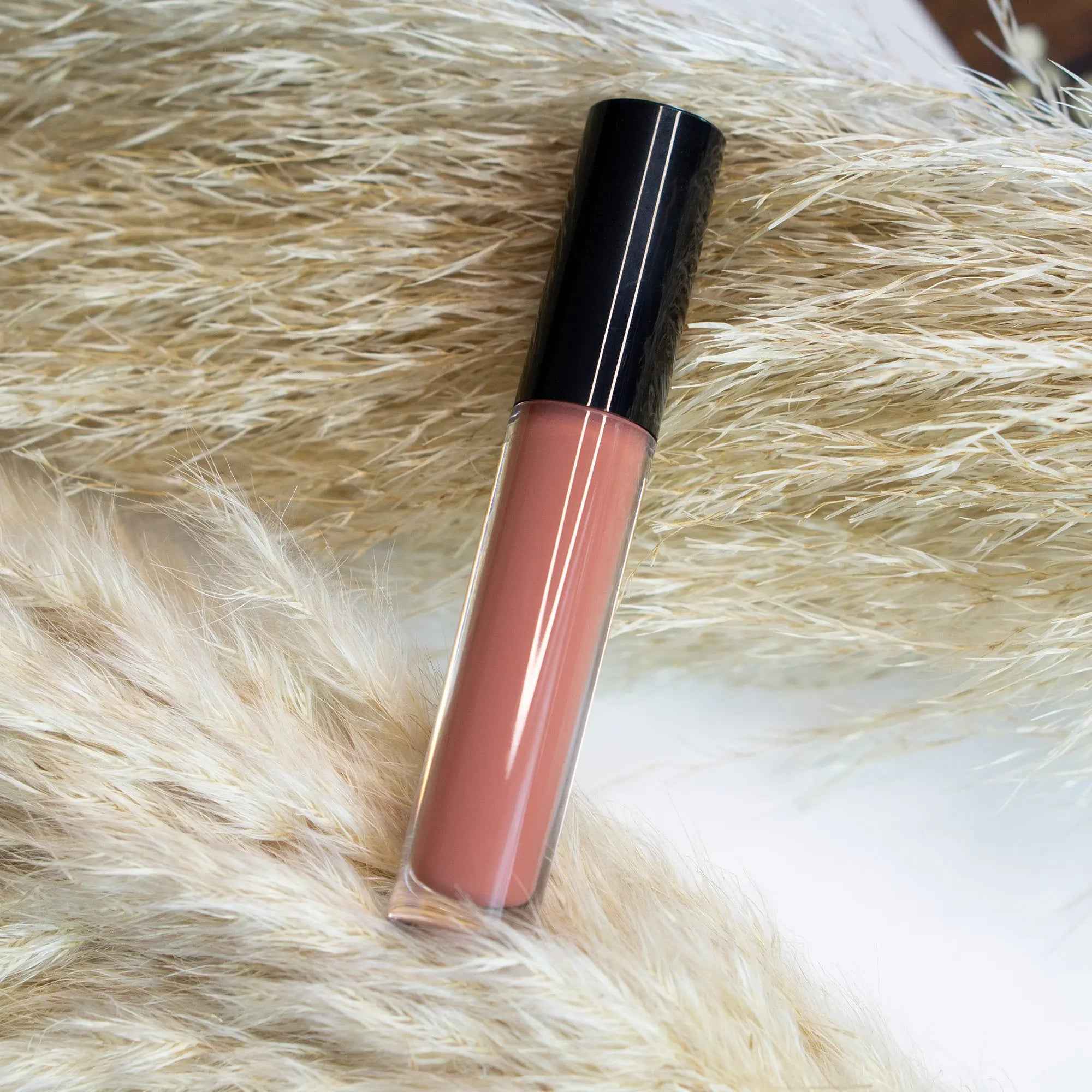Lip Gloss Seduction - Irresistible Shine and Alluring Color