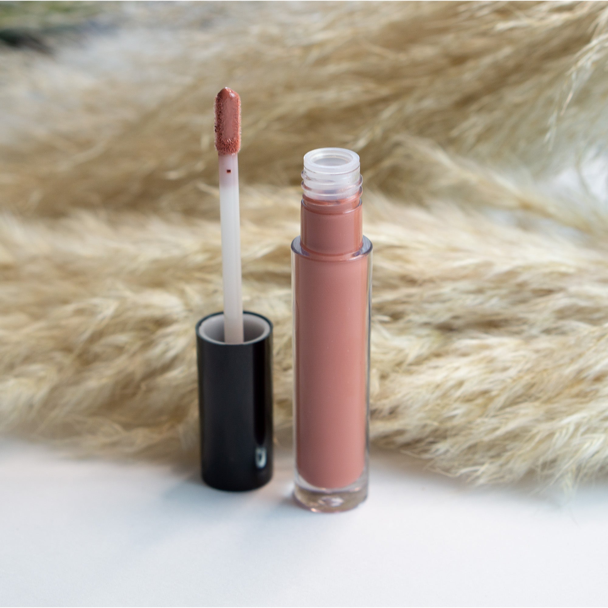  https://veliorae.com/products/lip-gloss-rouge